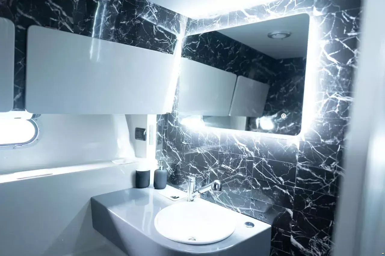 Comar 42 | She's Mine