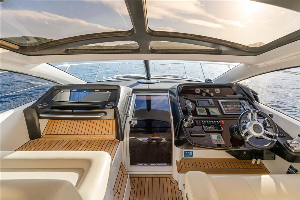 Sunseeker Portofino 48 | Open Seas