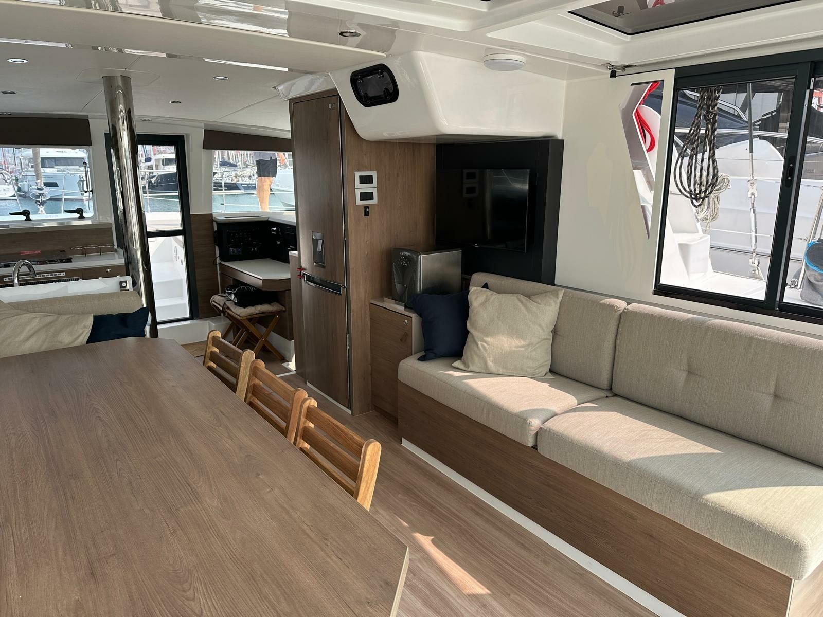 Bali 4.2 | Glamour Sea Catamaran