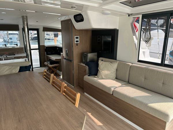 Bali 4.2 | Glamour Sea Catamaran