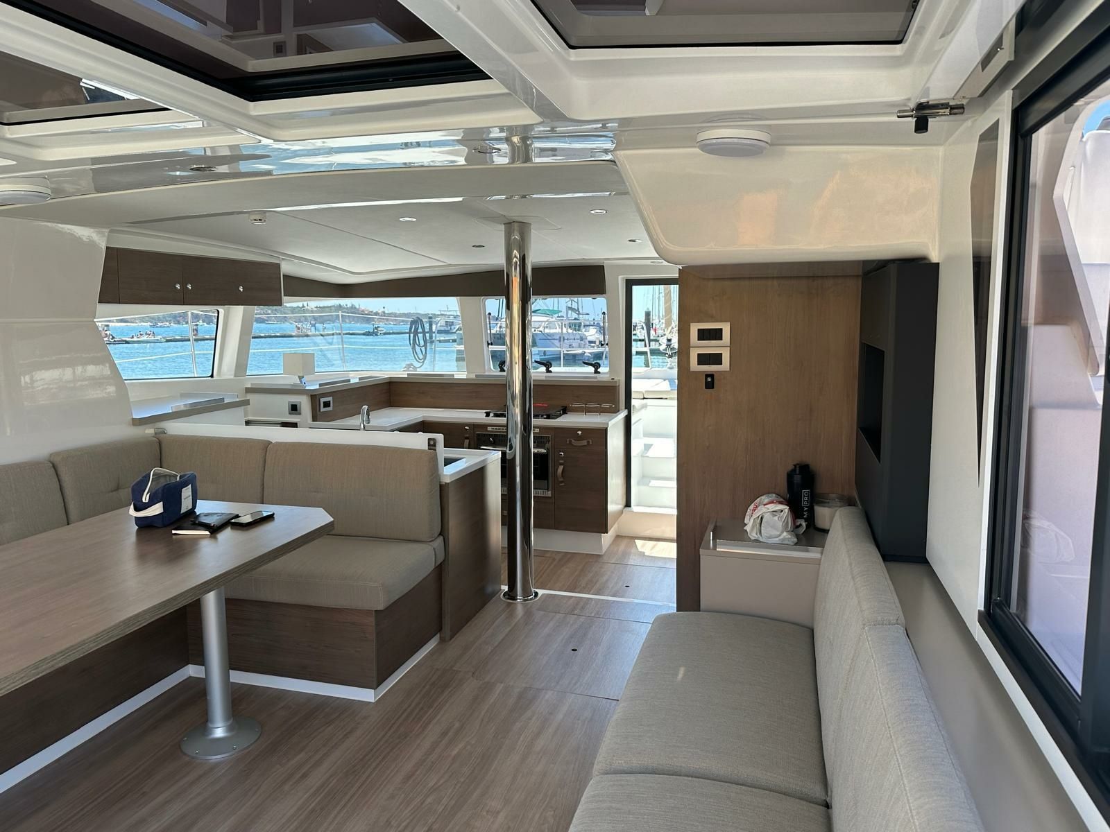 Bali 4.2 | Glamour Sea Catamaran