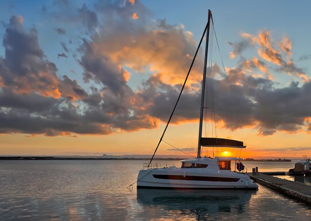 Bali 4.2 | Glamour Sea Catamaran