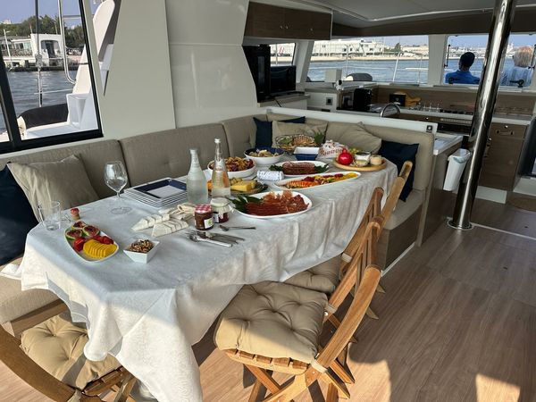 Bali 4.2 | Glamour Sea Catamaran