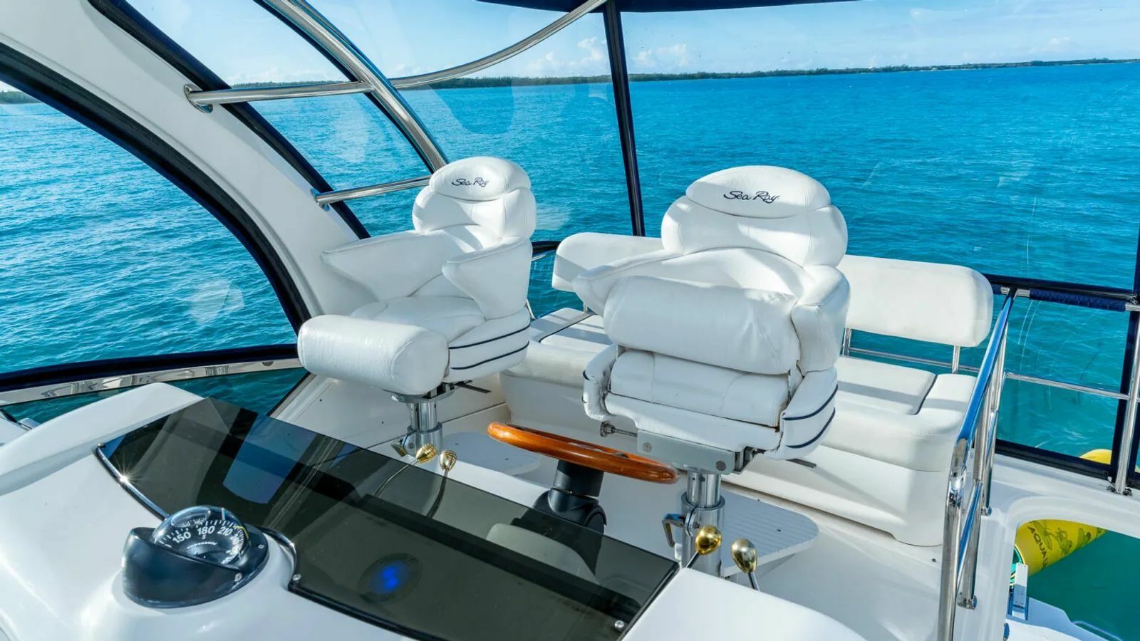 Sea Ray 550 Sedan Bridge | Pure Vida