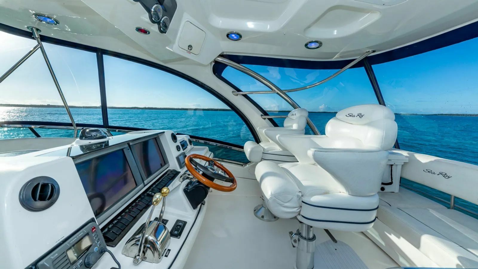 Sea Ray 550 Sedan Bridge | Pure Vida