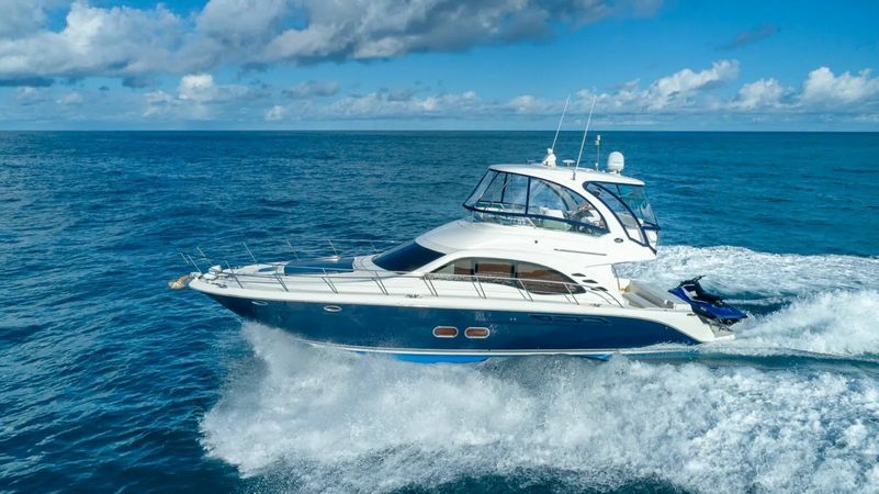 Sea Ray 550 Sedan Bridge | Pure Vida
