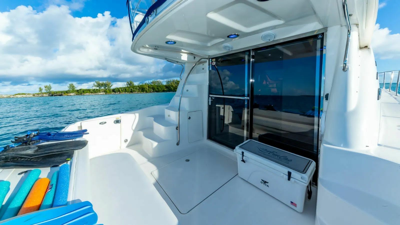 Sea Ray 550 Sedan Bridge | Pure Vida