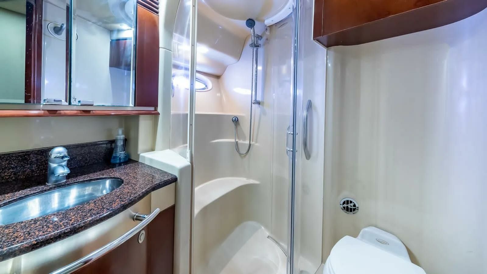 Sea Ray 550 Sedan Bridge | Pure Vida