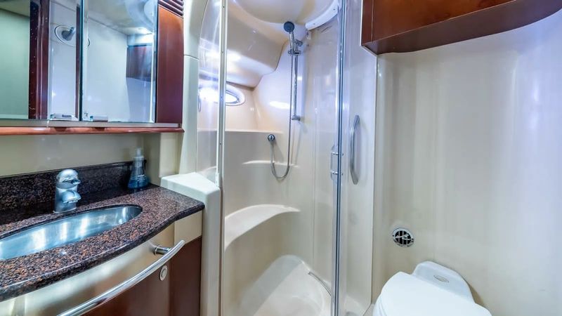 Sea Ray 550 Sedan Bridge | Pure Vida