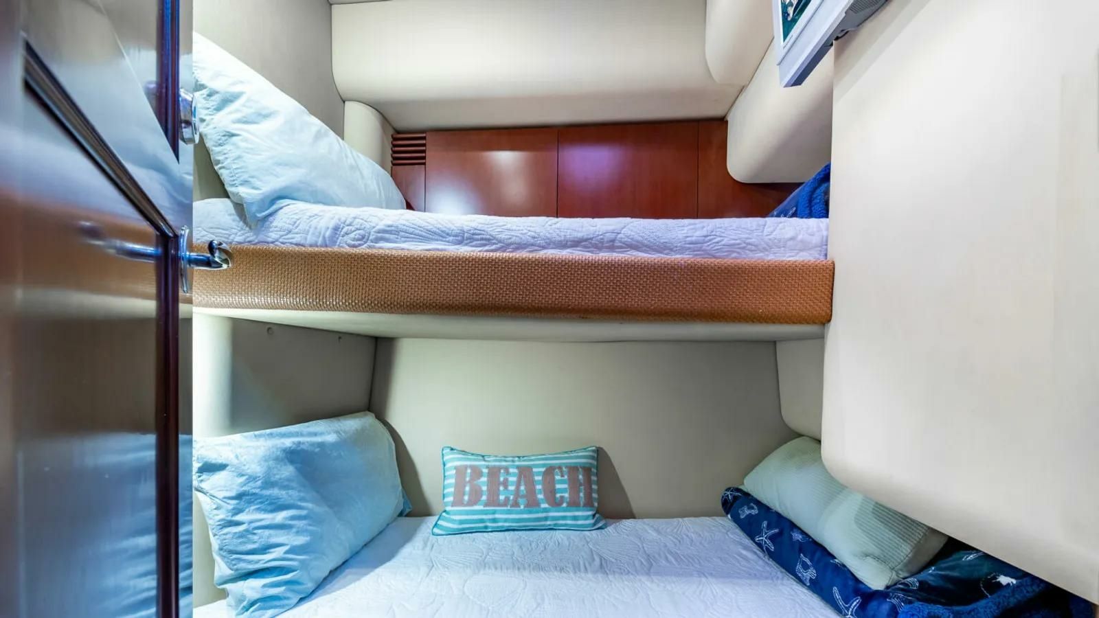 Sea Ray 550 Sedan Bridge | Pure Vida