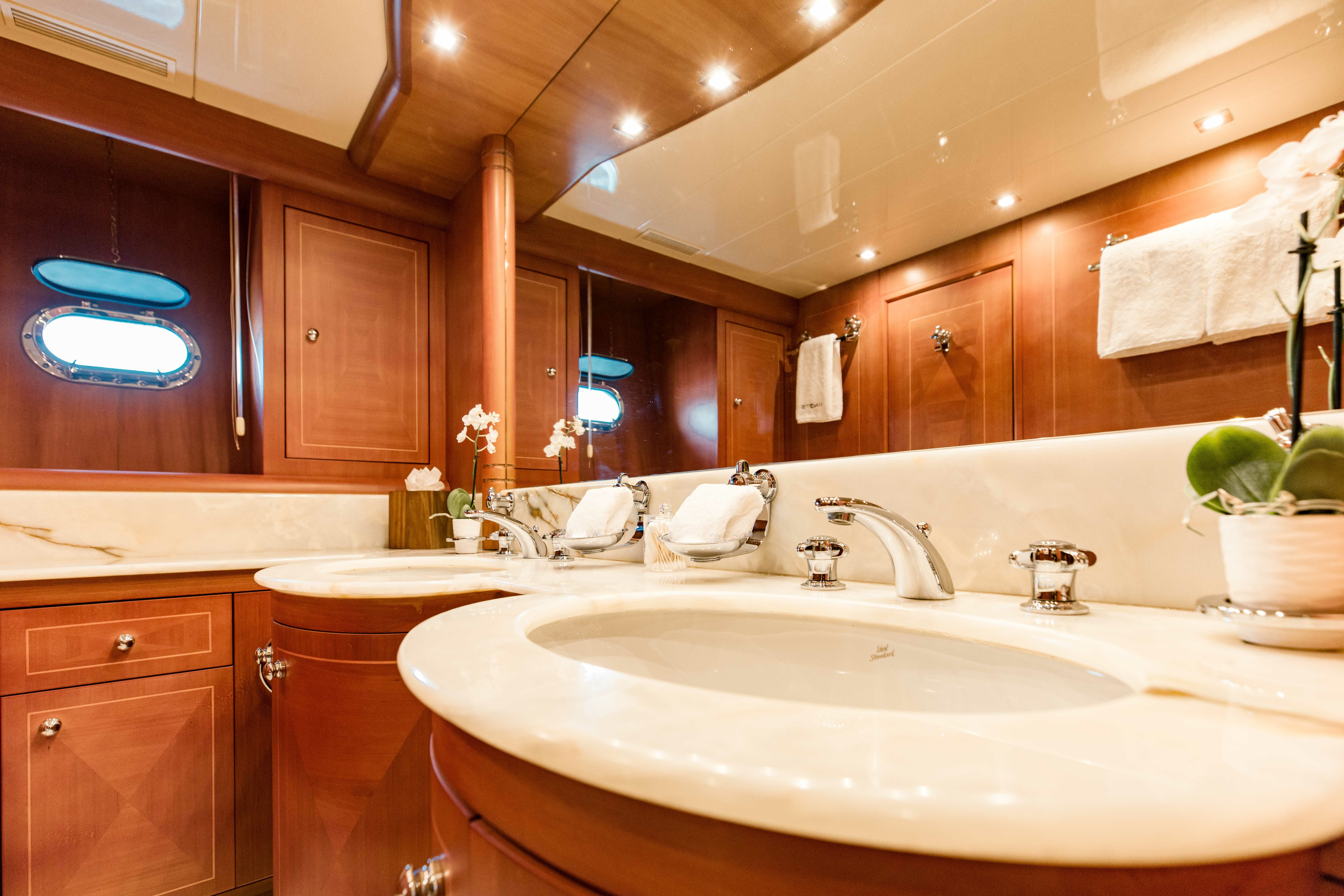 Mangusta 105 | 7 Knots