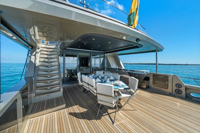 Crescent 110 | Julianne