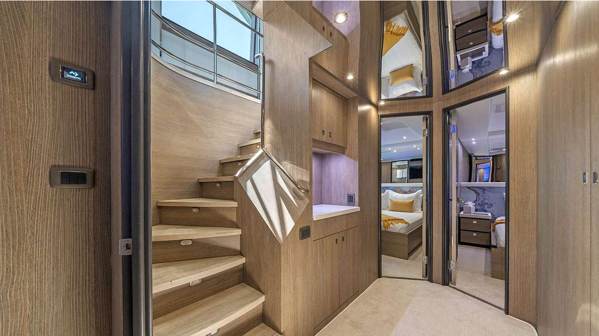 Crescent 110 | Julianne