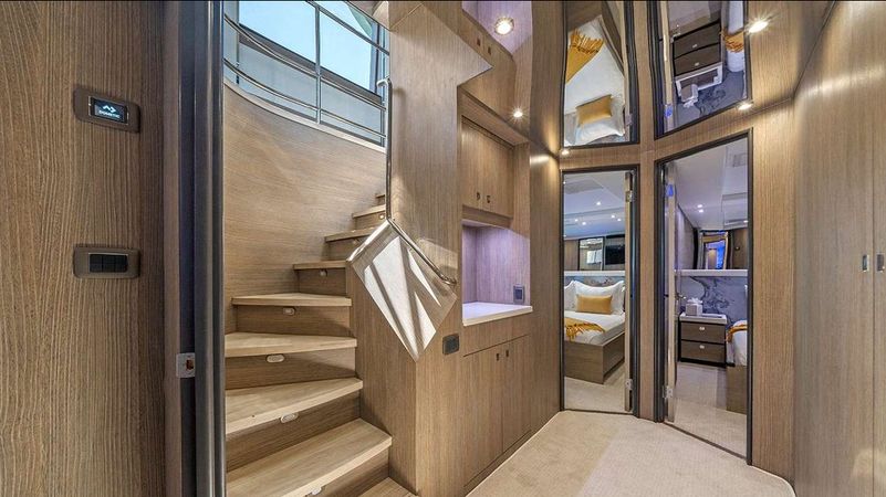 Crescent 110 | Julianne