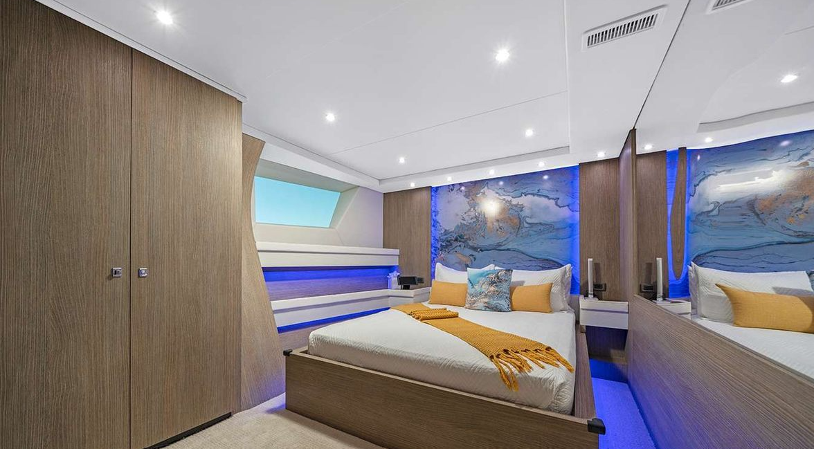 Crescent 110 | Julianne