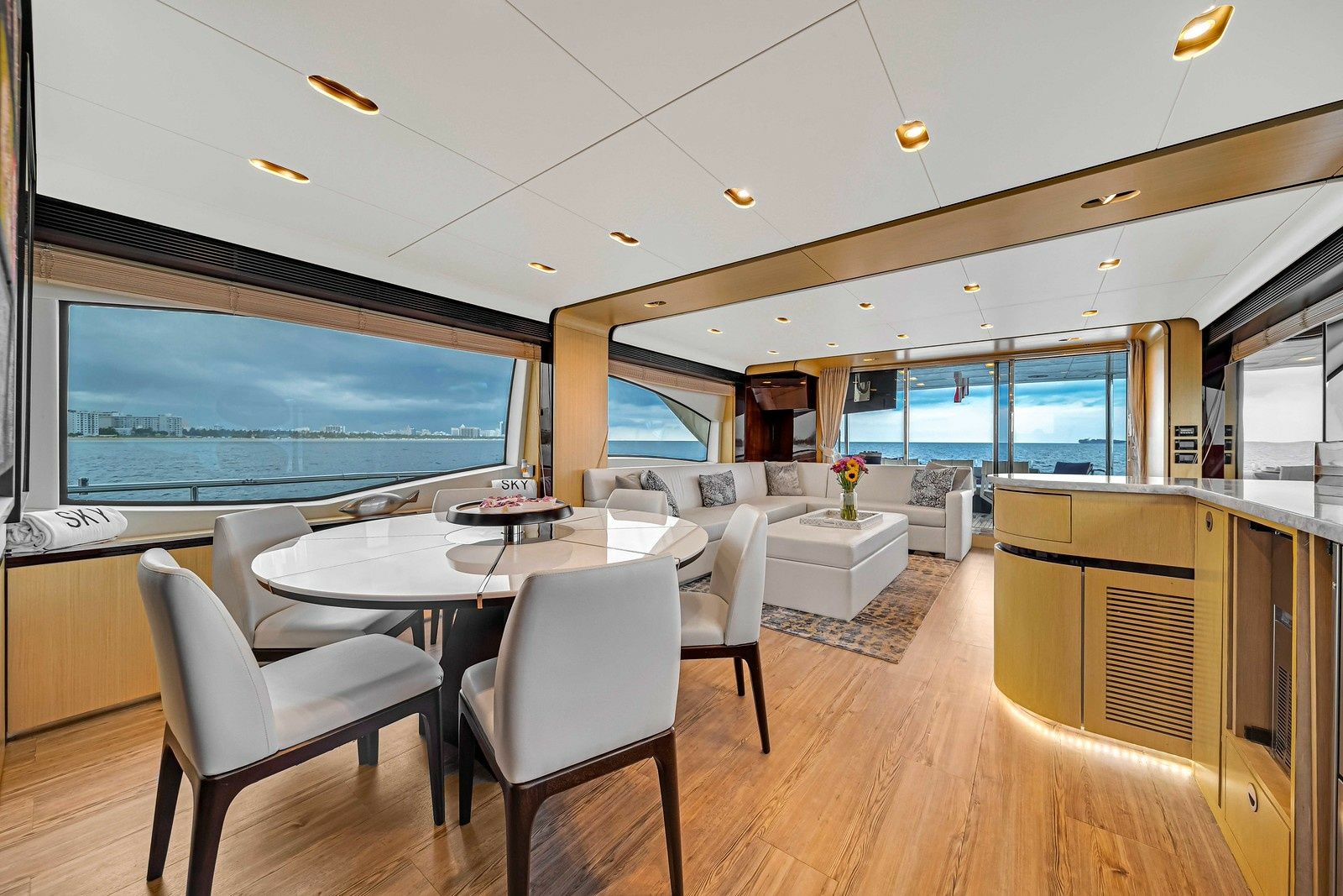 Azimut 84 | Sky