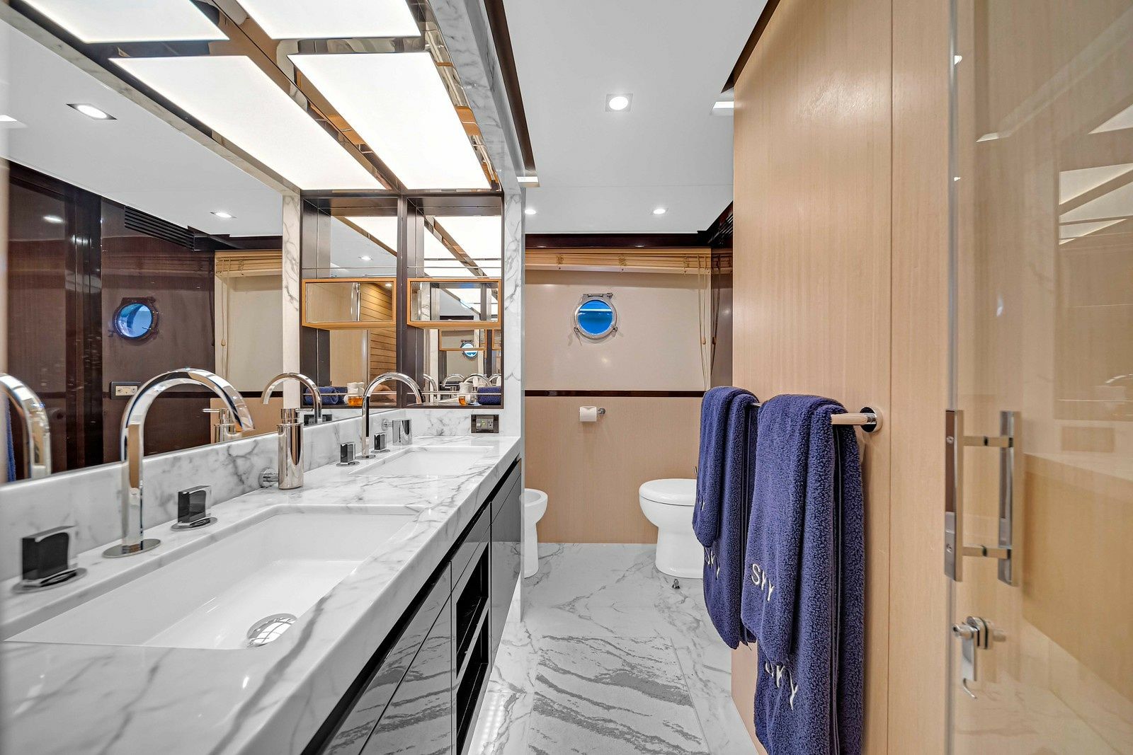 Azimut 84 | Sky