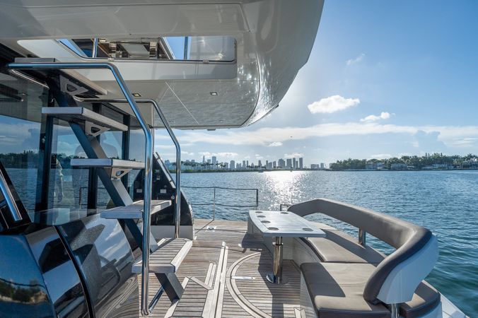 Galeon 500 Fly | Hummingbird