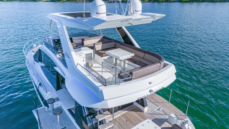 Galeon 500 Fly | Hummingbird
