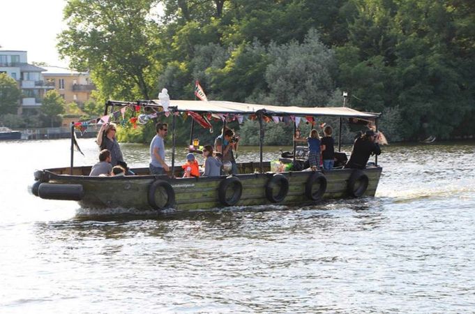 Custom Built 32 | Berliner Partyboot