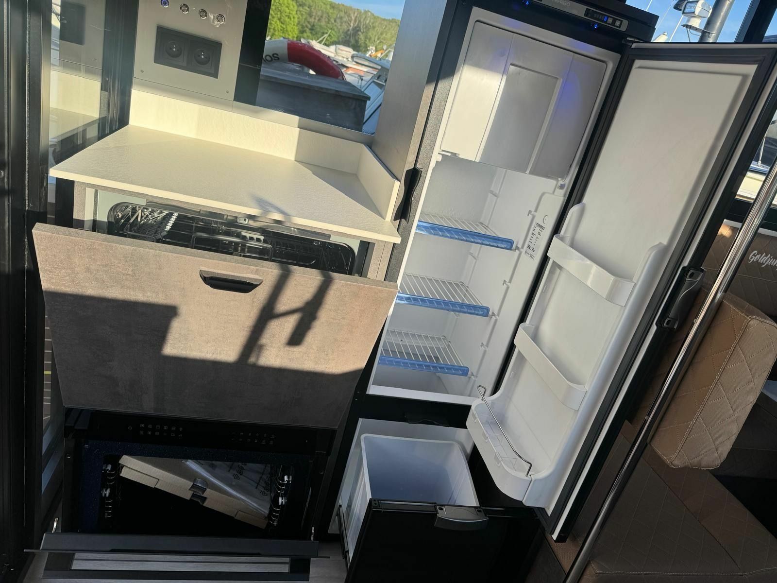 Cobra Yachts Maestro 42 | Goldjunge