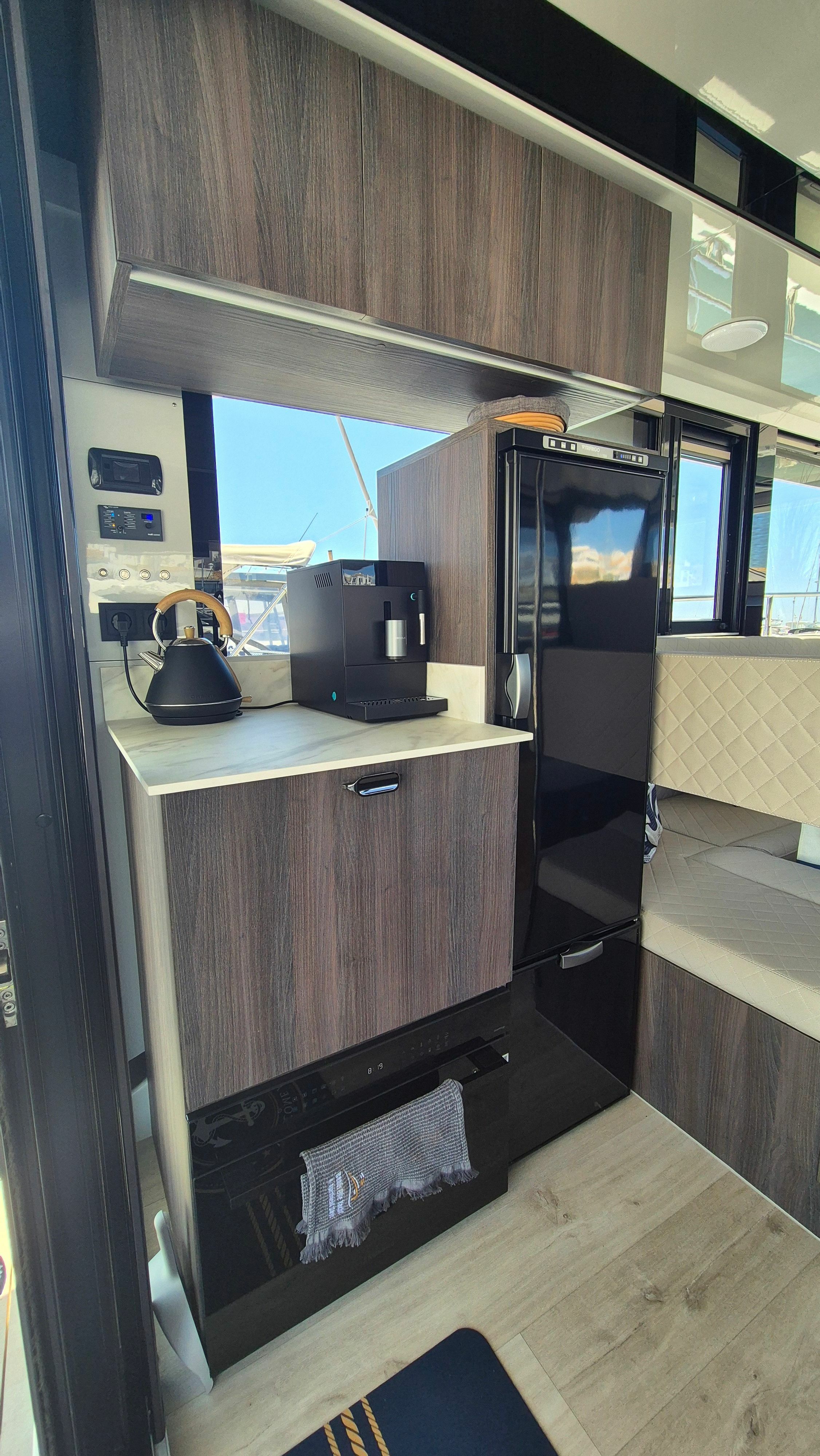 Cobra Yachts Maestro 42 | Banus Sky & Sea