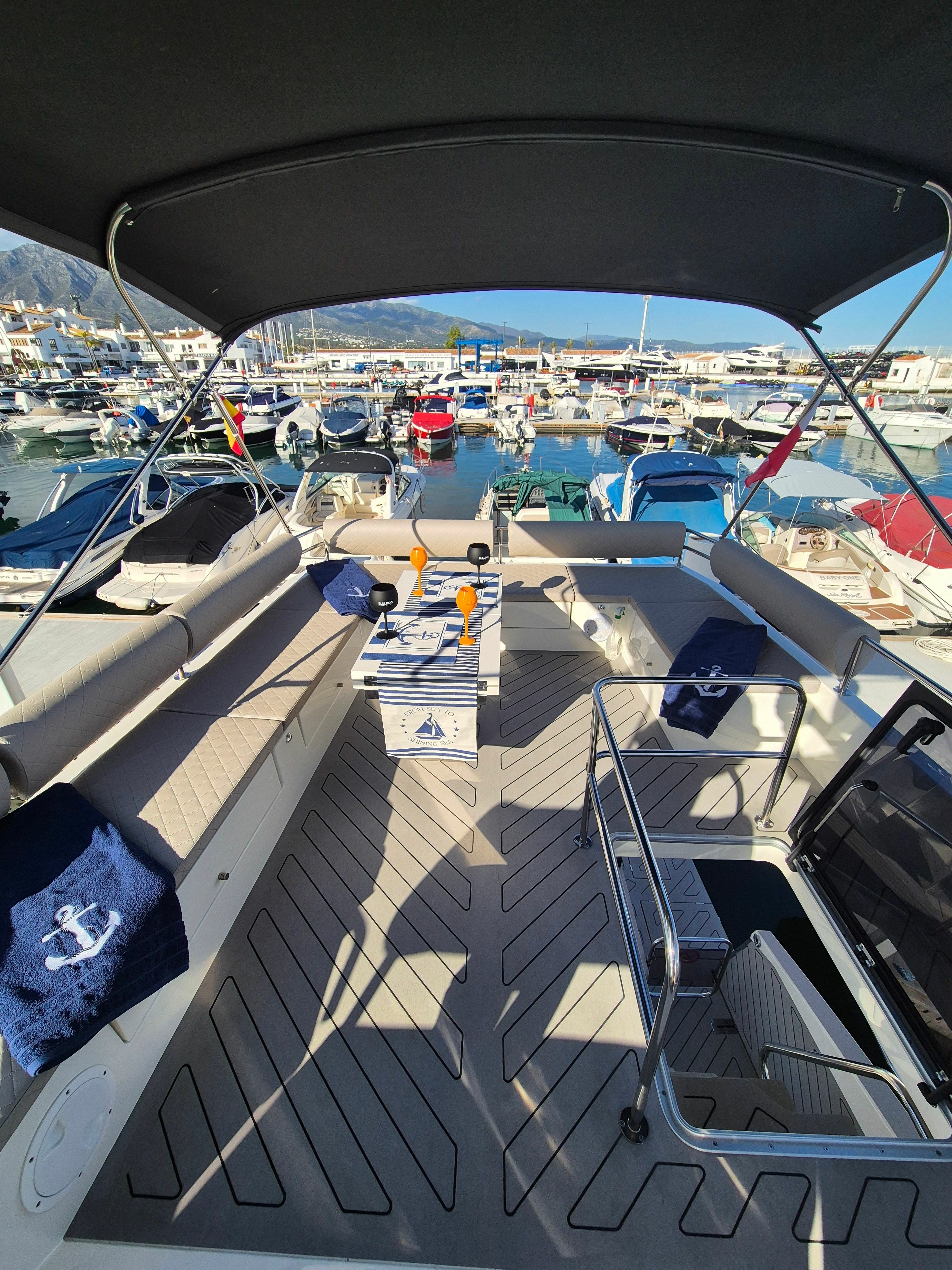 Cobra Yachts Maestro 42 | Banus Sky & Sea