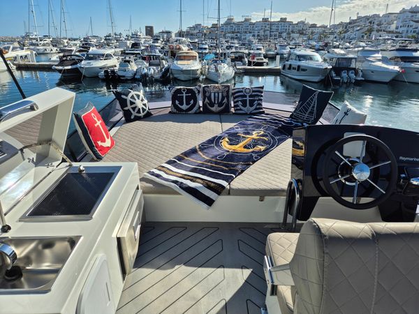 Cobra Yachts Maestro 42 | Banus Sky & Sea