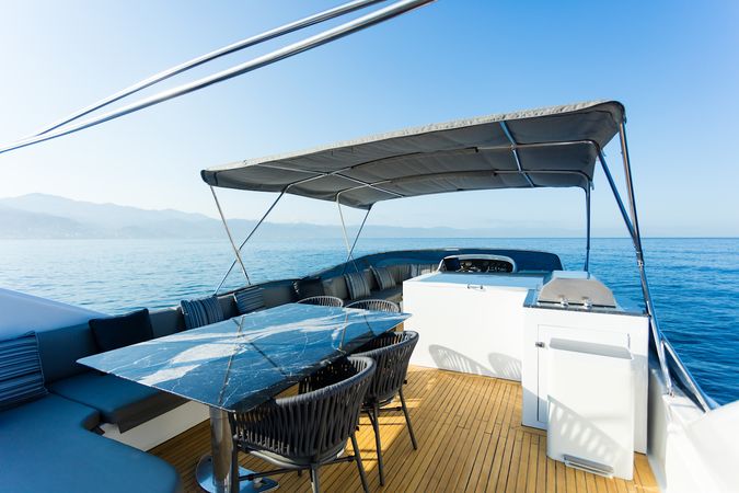 Azimut 85 F | Don Moi