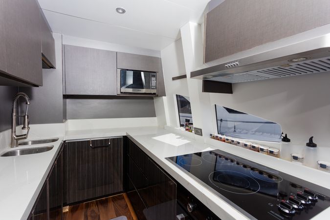 Azimut 85 F | Don Moi