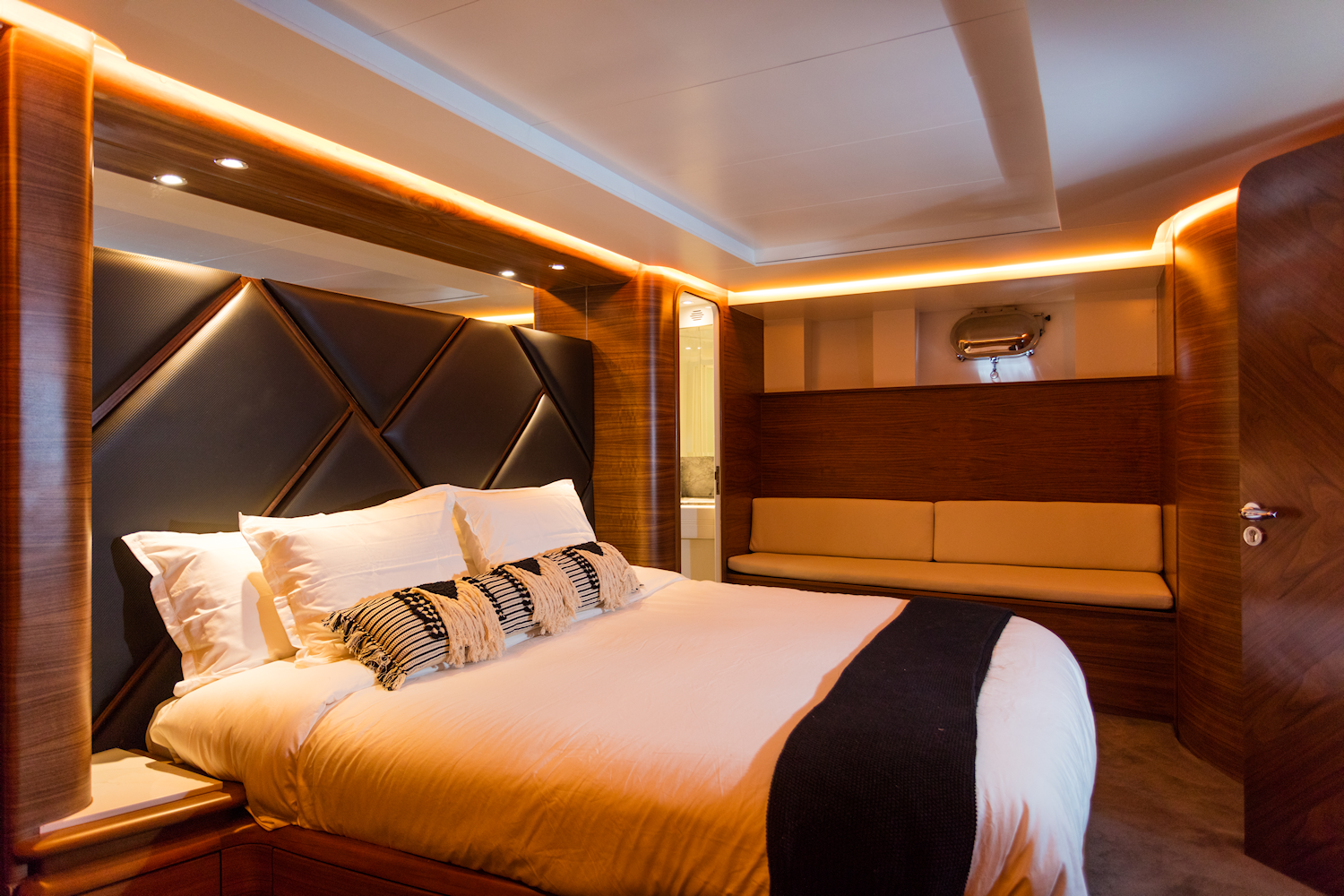 Azimut 85 F | Don Moi