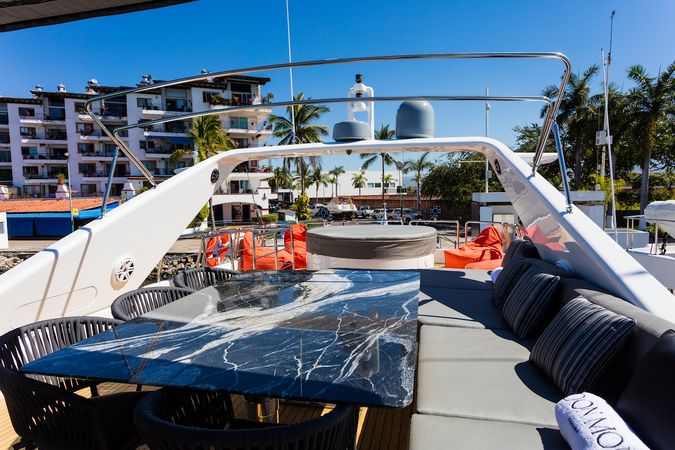 Azimut 85 F | Don Moi