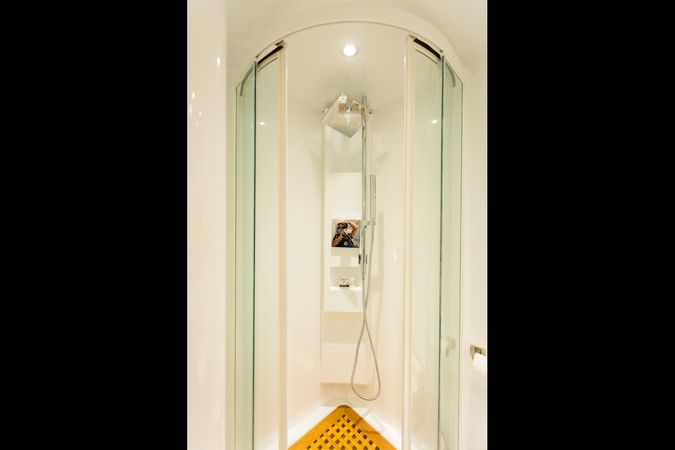 Azimut 85 F | Don Moi