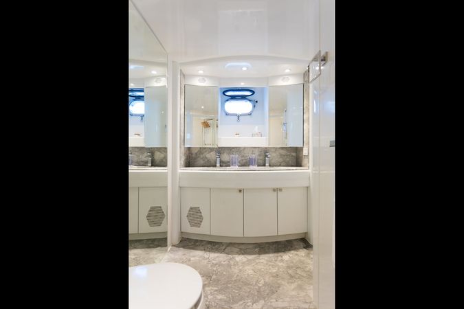 Azimut 85 F | Don Moi