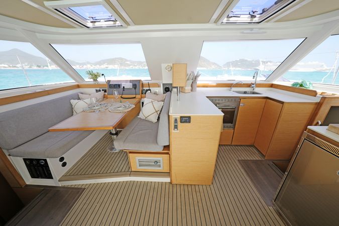 Nautitech 40 | Knot at Work