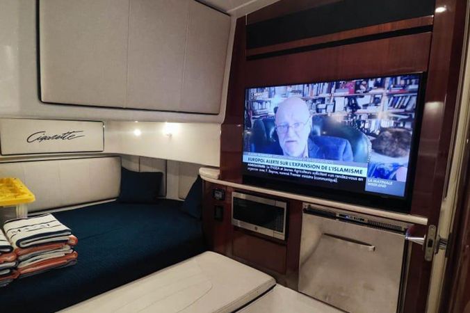 Cigarette Huntress 42 | Mazal