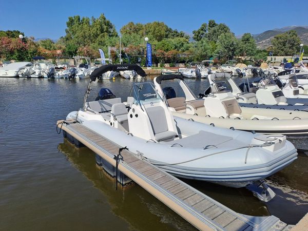 Zodiac Medline 680 | Ad Boat