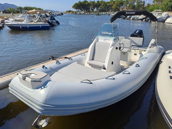 Zodiac Medline 680 | Ad Boat