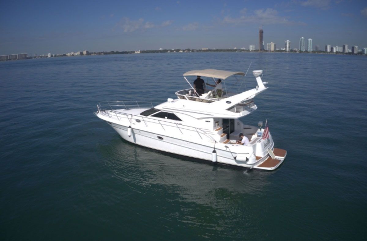 Sea Ray Sedane Bridge 400 | Sea Daze