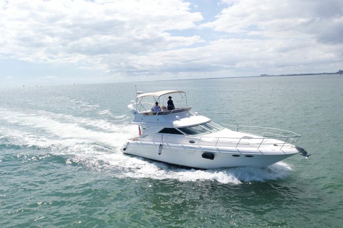 Sea Ray Sedane Bridge 400 | Sea Daze