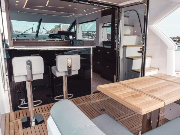 Sunseeker Manhattan 55 | Perfection Still