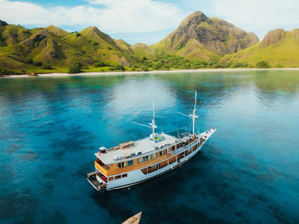 Custom Built 85 | Flores Utama