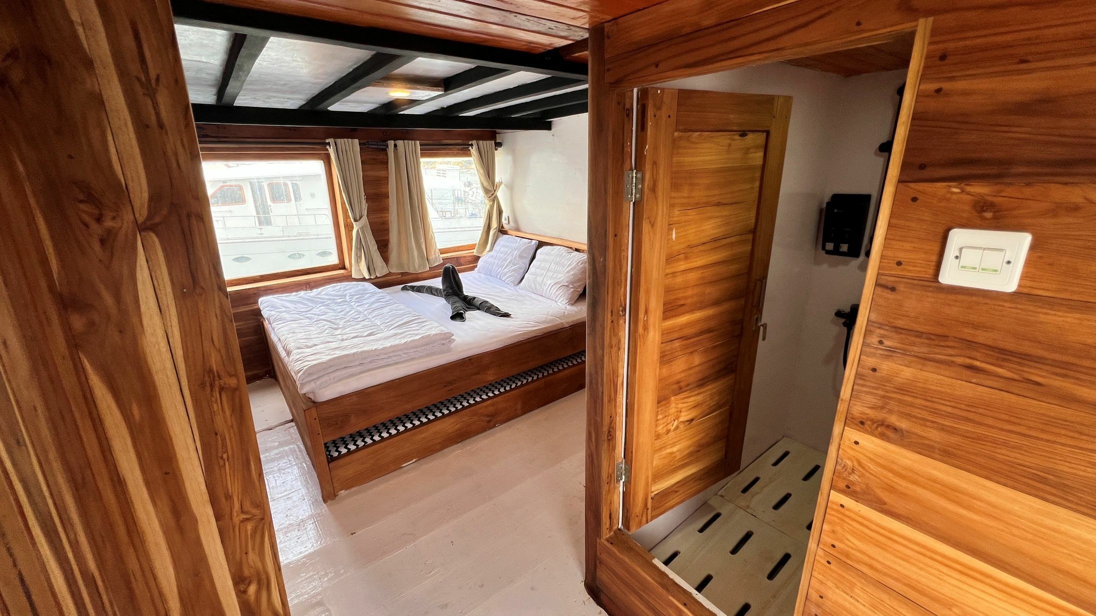 Custom Built 85 | Flores Utama