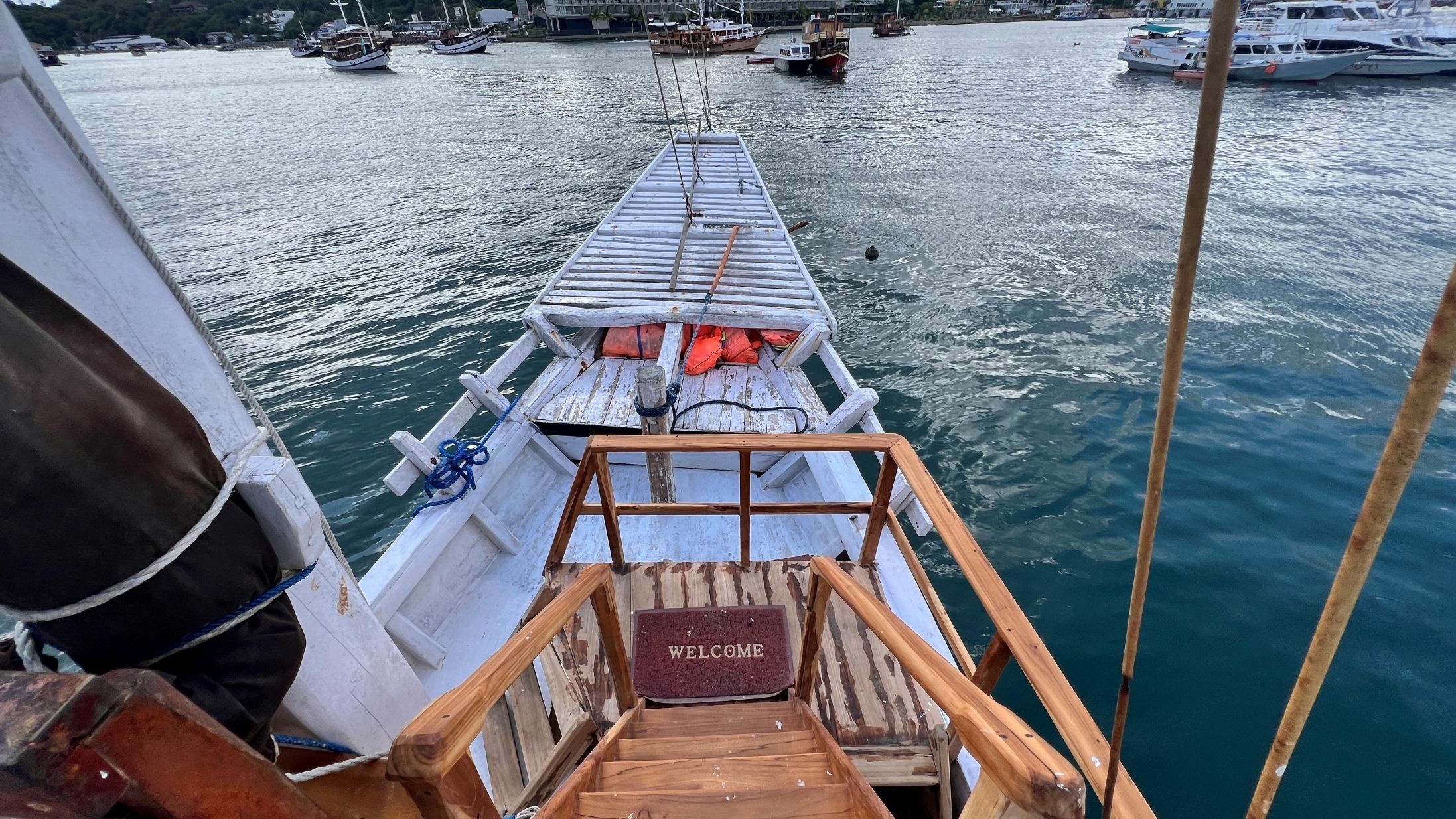 Custom Built 85 | Flores Utama