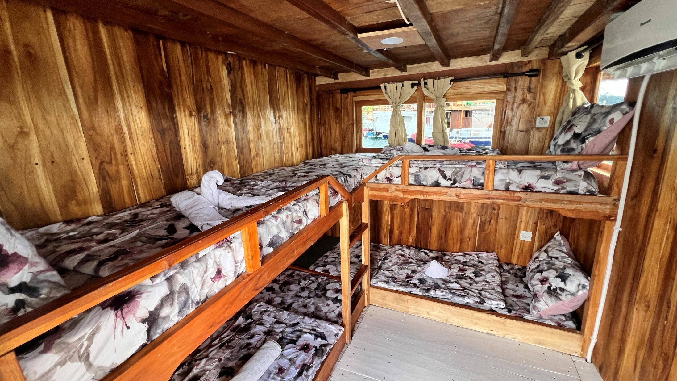 Custom Built 85 | Flores Utama