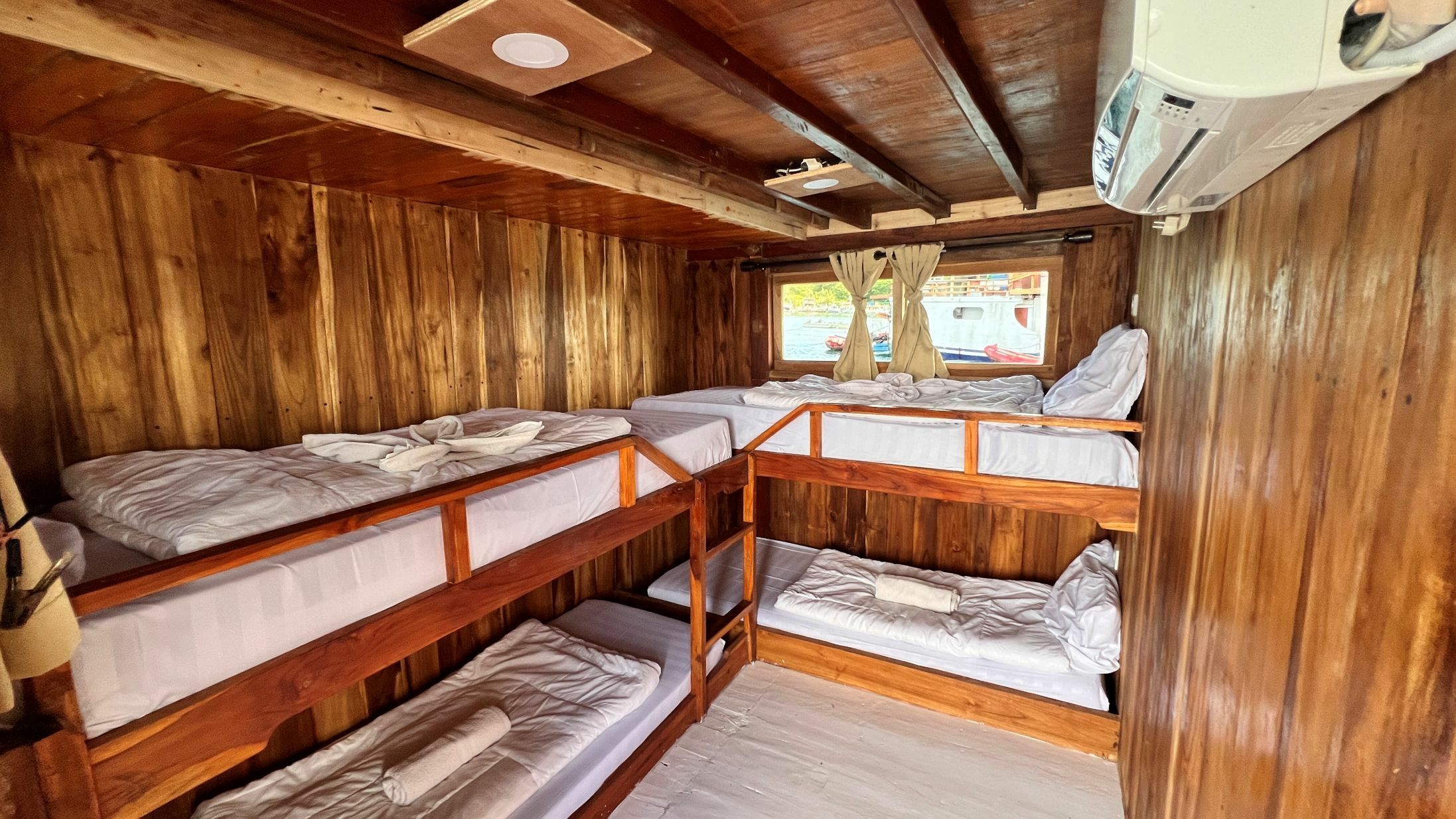 Custom Built 85 | Flores Utama