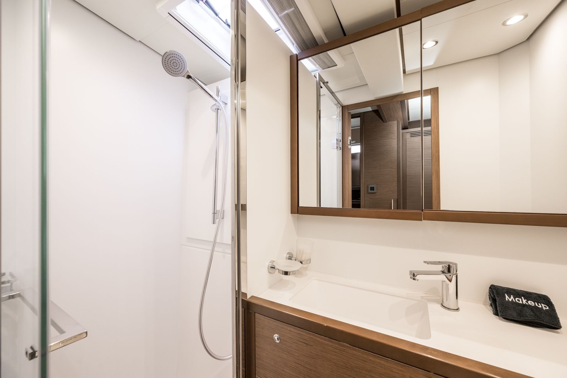 Sea Ray 420 Sundancer | Grand Admiral