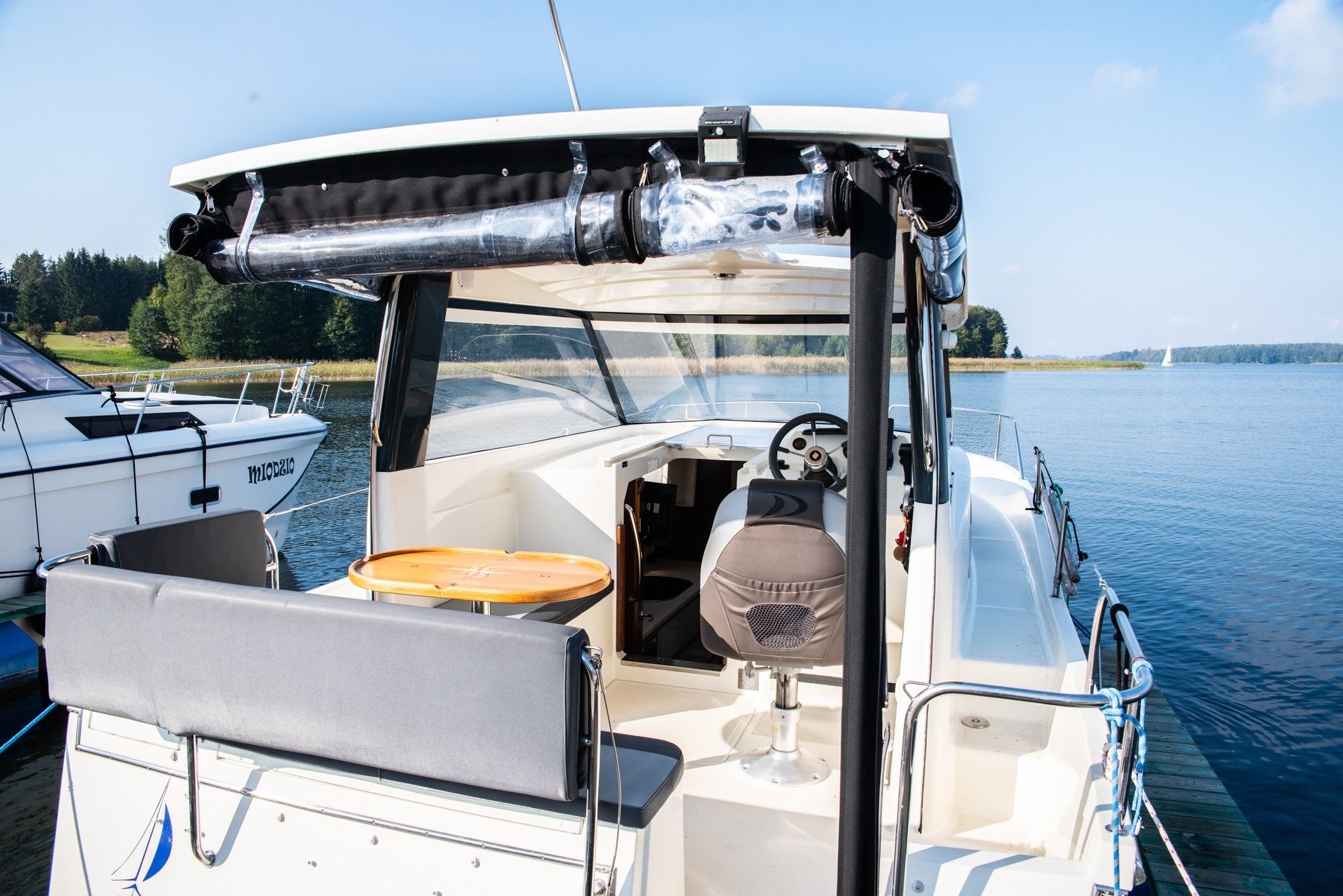 Delphia Nautika 830 | Step By Step