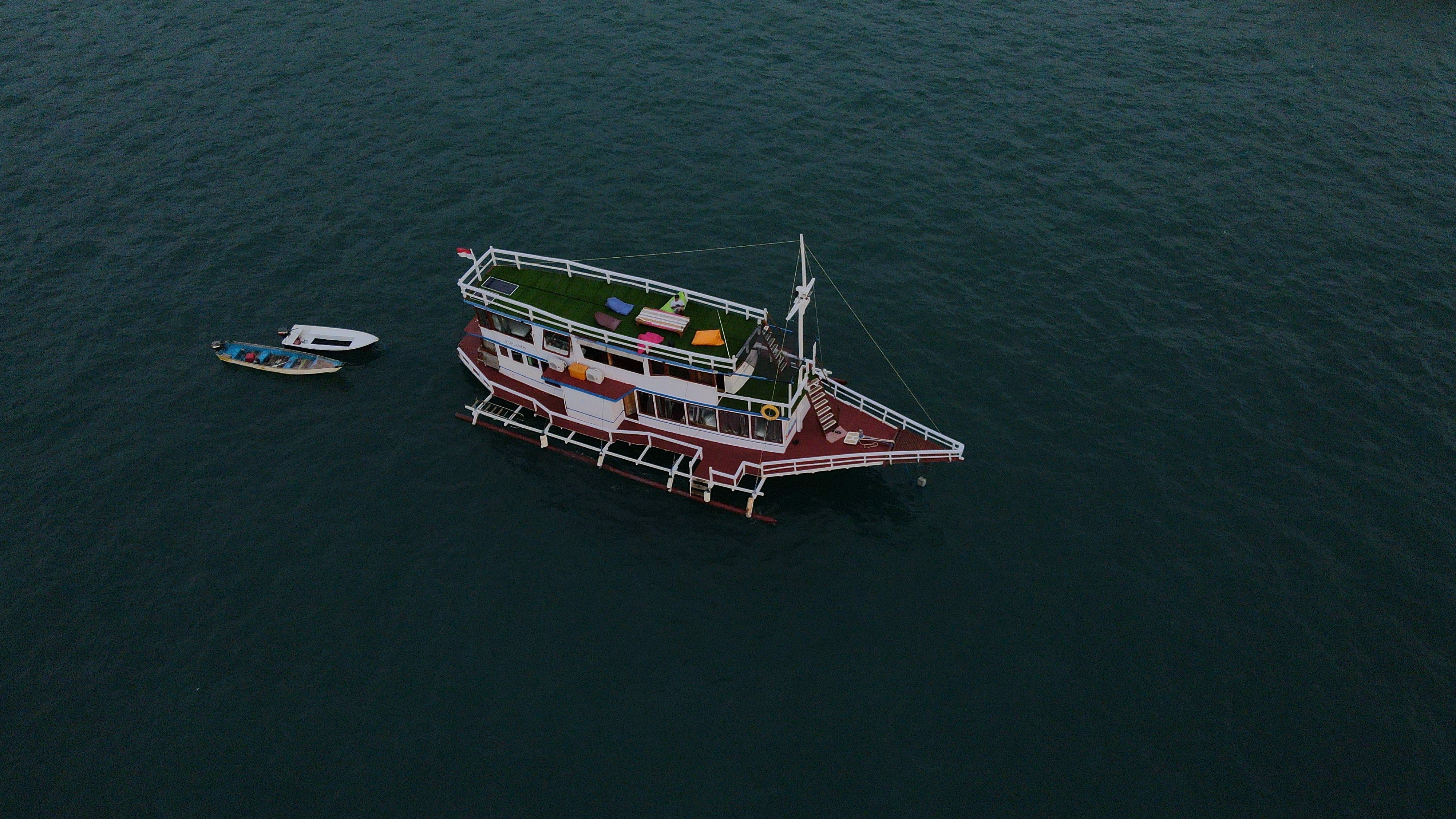 Custom Built Phinisi | 3 Island