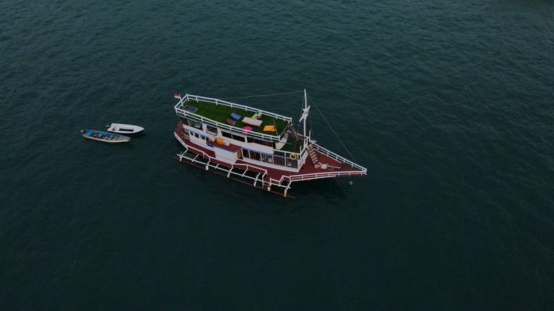 Custom Built Phinisi | 3 Island